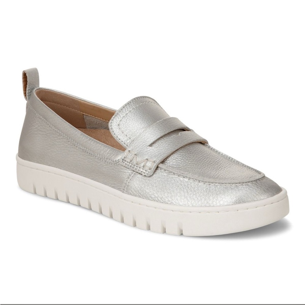 Vionic Women’s Uptown Loafer in Silver Leather size 9